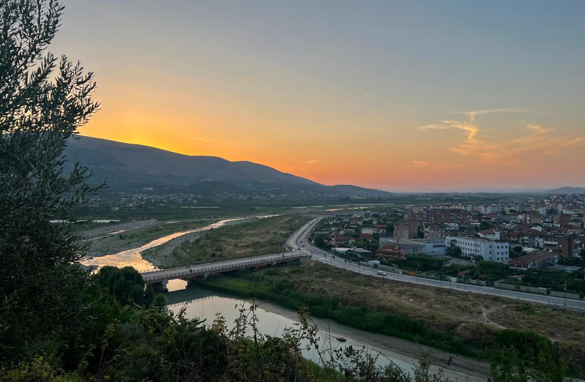 Hostal Bujtina Musta Berat Exterior foto