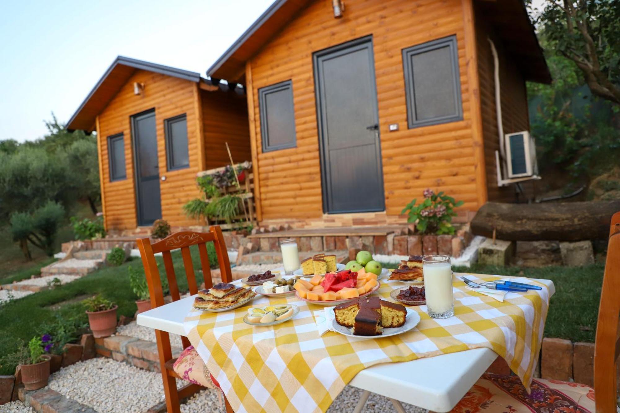 Hostal Bujtina Musta Berat Exterior foto